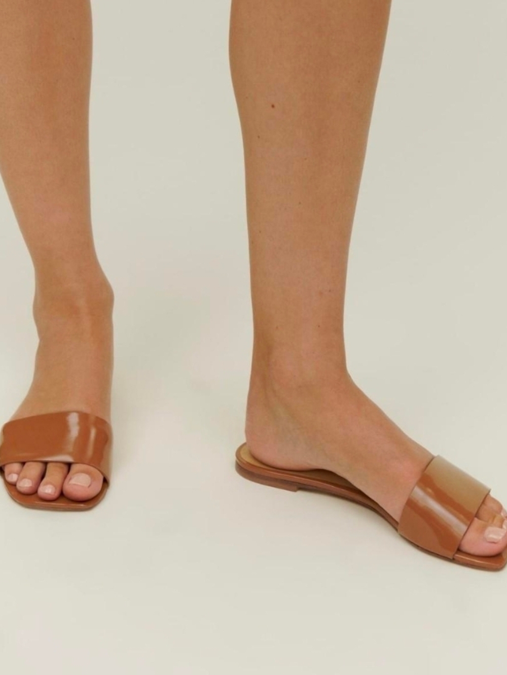 Reformation Maggie Flat Sandal Toffee Tan 6.5 Minimalist Capsule Wardrobe Basic